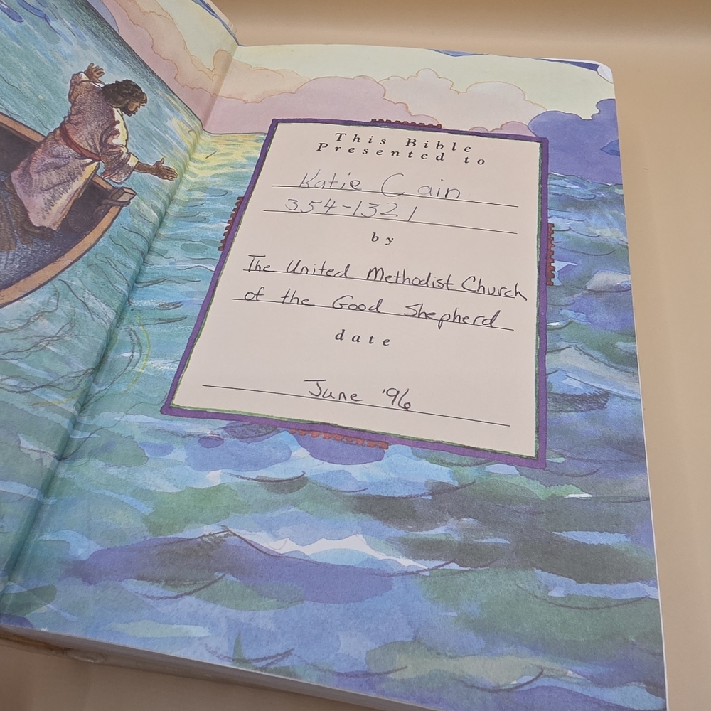Children's Bible New Revised Standard Version with Pictures - Picture 2 of 6